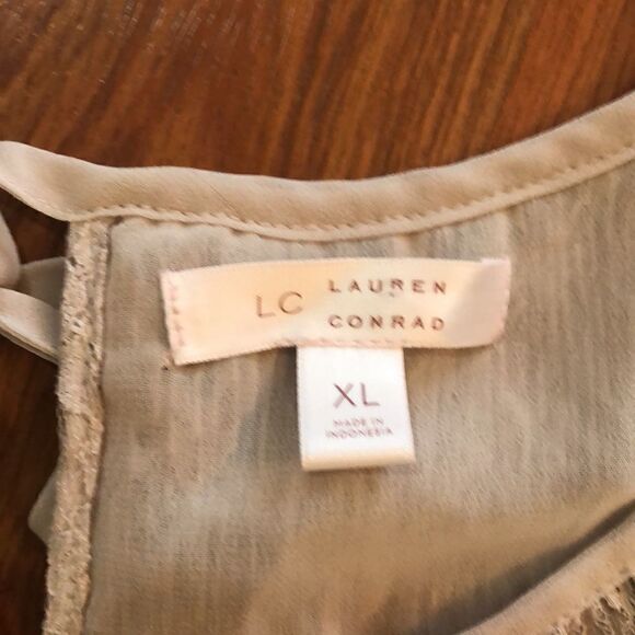 Lauren Conrad crème tan lace cold shoulder top blouse size XL - Picture 3 of 10